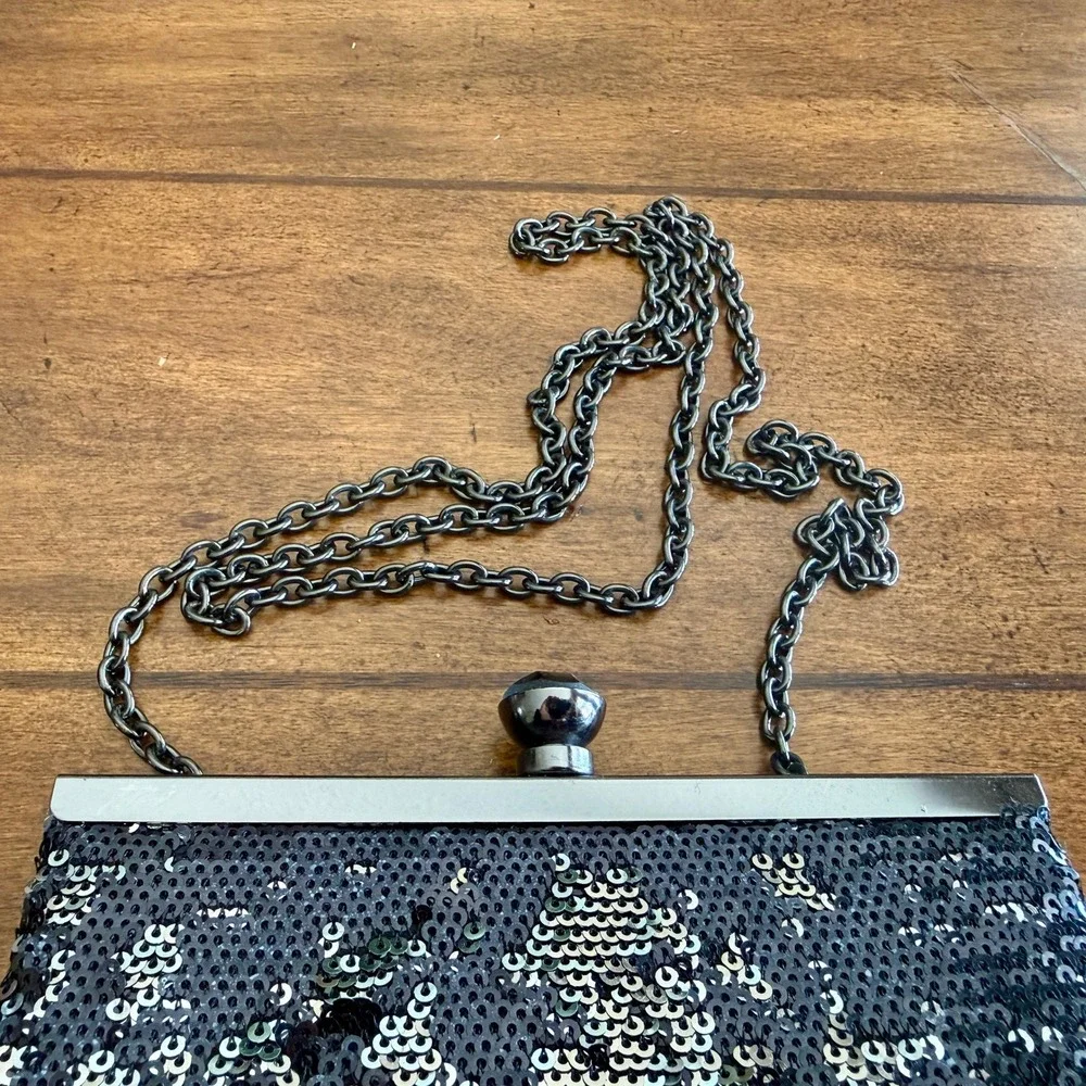 Black Silver‎ Sequin Evening Clutch Bag • Gunmetal Kiss Lock Clasp • Chain Strap